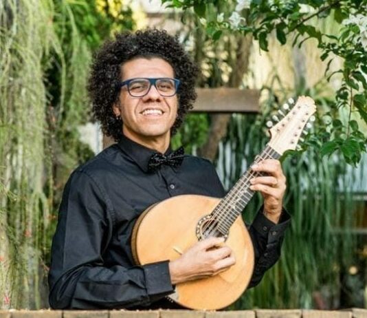 Hamilton de Holanda em Pirenópolis: Show Histórico no Theatro Sebastião Pompeu de Pina